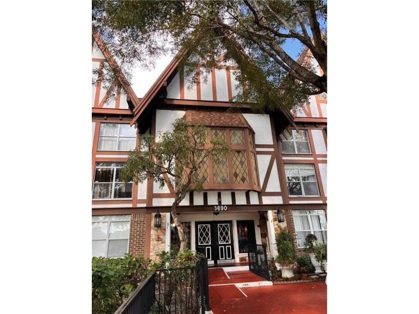 INVESTORS!! TENANT OCCUPIED PAYING %1500 PER MONTH, CLEAN LOVELY - Beach Condo for sale in Lauderhill, Florida on Beachhouse.com