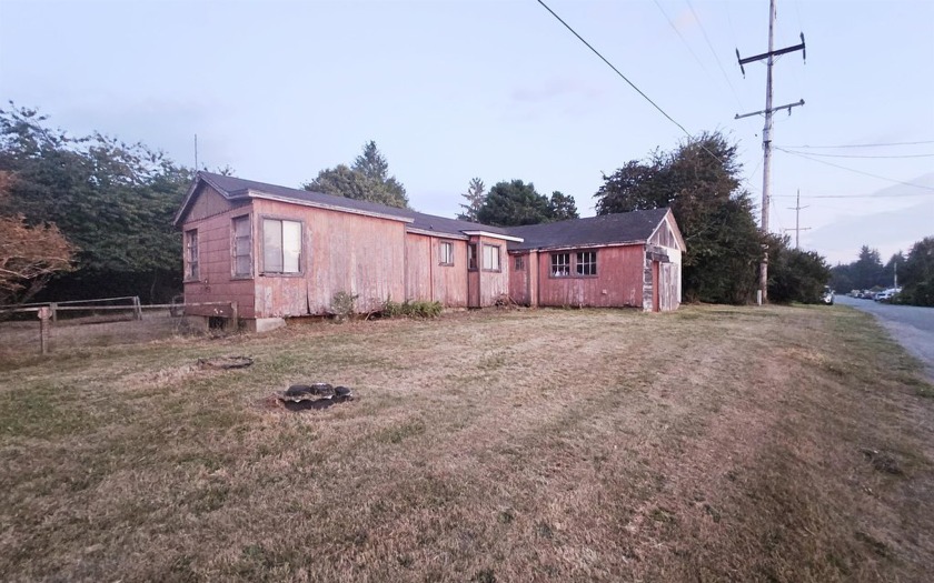 This property is a true fixer-upper, brimming with potential but - Beach Home for sale in Crescent City, California on Beachhouse.com