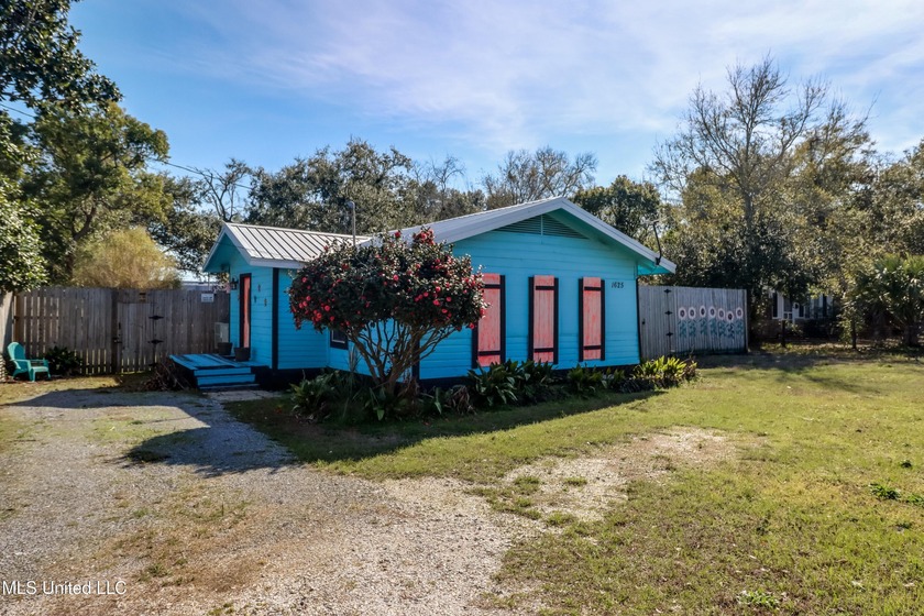 Charming 2-bedroom, 1-bath home in the heart of Gulfport - Beach Home for sale in Gulfport, Mississippi on Beachhouse.com