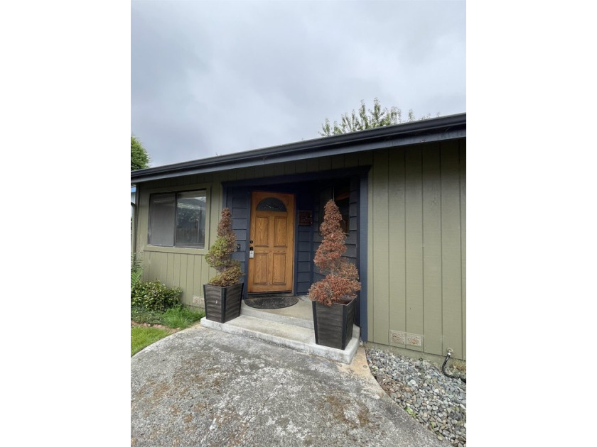 This charming three bedroom, two bath home is the perfect - Beach Home for sale in Crescent City, California on Beachhouse.com