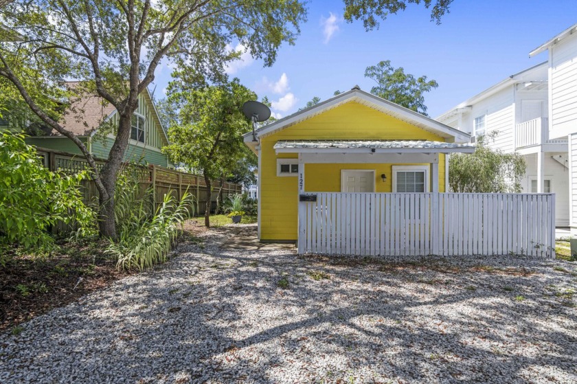 LOCATION! LOCATION! Charming 2 bedroom 2 bathroom cottage just a - Beach Home for sale in Santa Rosa Beach, Florida on Beachhouse.com