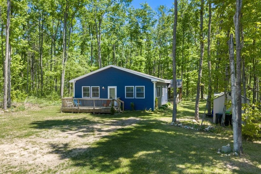 Move-in ready cabin for sale near Petoskey and Harbor Springs - Beach Home for sale in Alanson, Michigan on Beachhouse.com