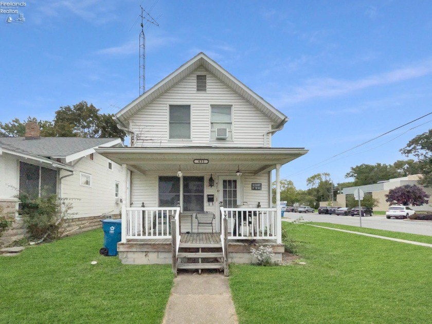 Welcome to your ideal property in the heart of downtown Port - Beach Home for sale in Port Clinton, Ohio on Beachhouse.com