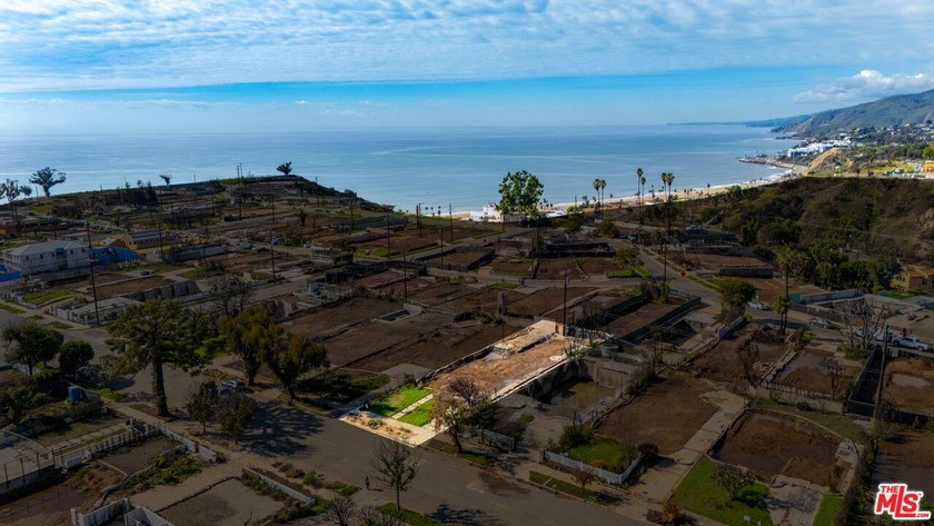 Located on a prestigious Via Bluffs street in Pacific Palisades - Beach Lot for sale in Pacific Palisades, California on Beachhouse.com