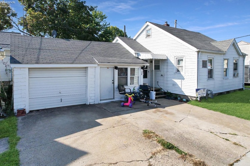 Welcome to your ideal property in the heart of downtown Port - Beach Home for sale in Port Clinton, Ohio on Beachhouse.com