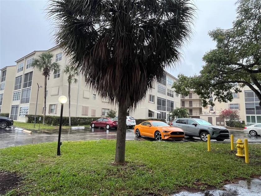 This beautiful 1BR/1BA first-floor condominium feels like home - Beach Condo for sale in Lauderdale Lakes, Florida on Beachhouse.com
