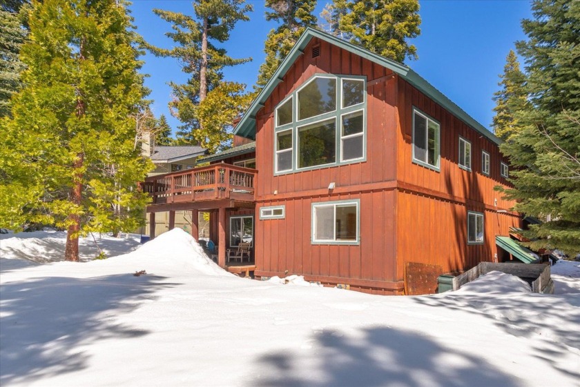 Fabulous year-round location in a quiet Cul de sac area of the - Beach Home for sale in Tahoe City, California on Beachhouse.com