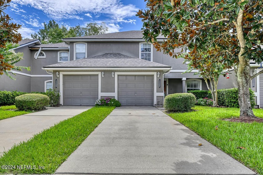 This 3bed/2.5bath townhome has been meticulously maintained and - Beach Townhome/Townhouse for sale in Fleming Island, Florida on Beachhouse.com