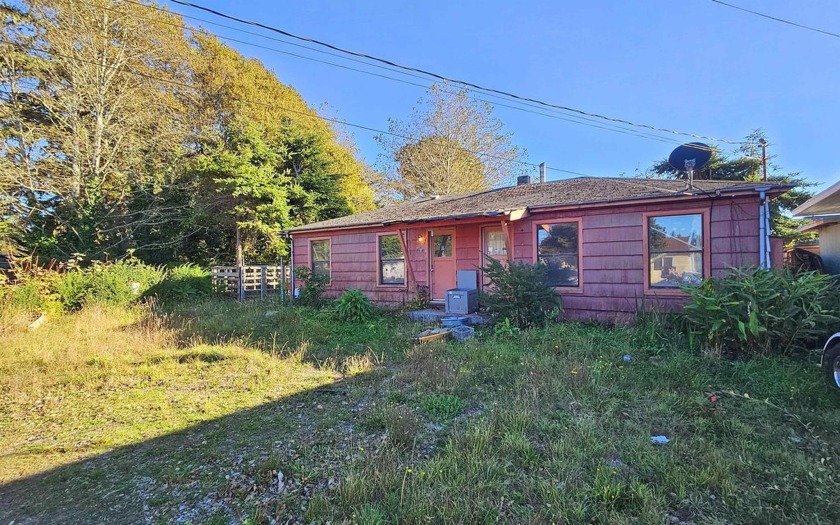 This home is a Major Fixer Upper. It's 1056 square ft. with 3 - Beach Home for sale in Crescent City, California on Beachhouse.com