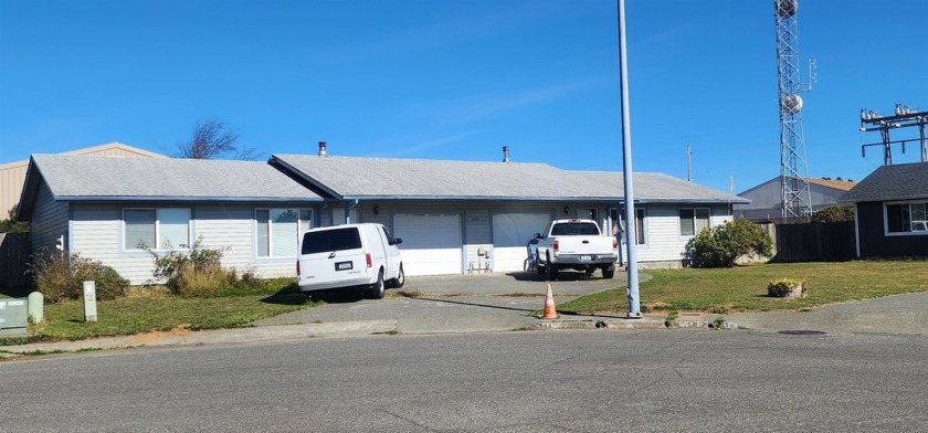 PLEASE DO NOT DISTURB TENANTS! Turnkey Investment Opportunity! - Beach Townhome/Townhouse for sale in Crescent City, California on Beachhouse.com