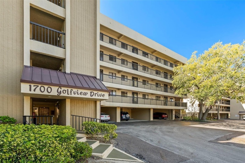 BEAUTIFUL END UNIT on the 2nd floor with stunning golf course - Beach Condo for sale in Tarpon Springs, Florida on Beachhouse.com