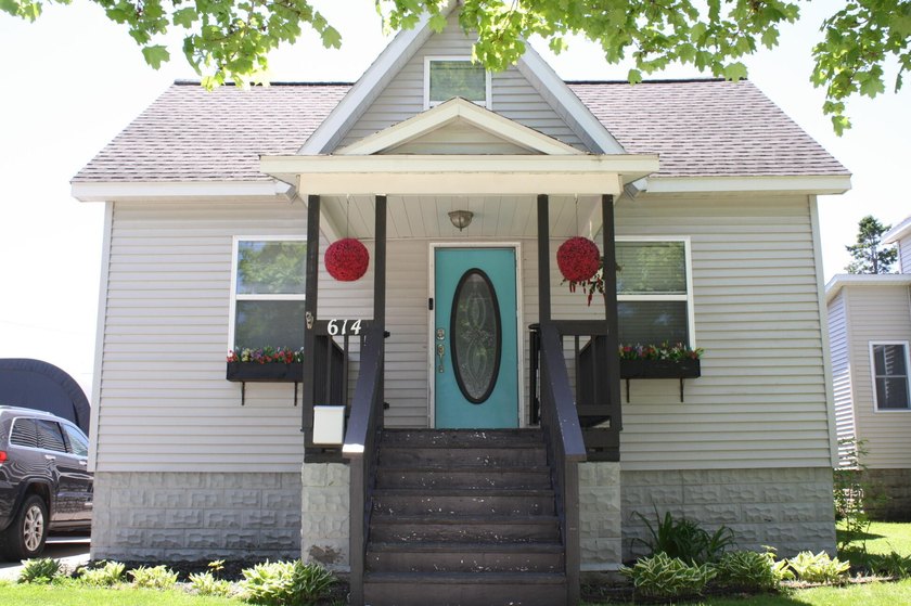 Welcome to 614 W Lake Street in Alpena where you will find a - Beach Home for sale in Alpena, Michigan on Beachhouse.com