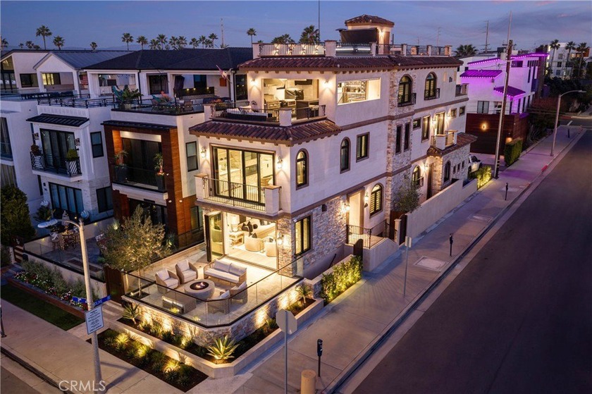 Coastal Sophistication in the Heart of Downtown Huntington Beach - Beach Home for sale in Huntington Beach, California on Beachhouse.com
