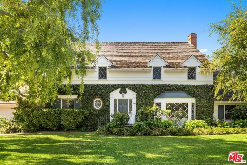The Home You've Been Waiting For - Welcome to 848 Toulon Dr., a - Beach Home for sale in Pacific Palisades, California on Beachhouse.com