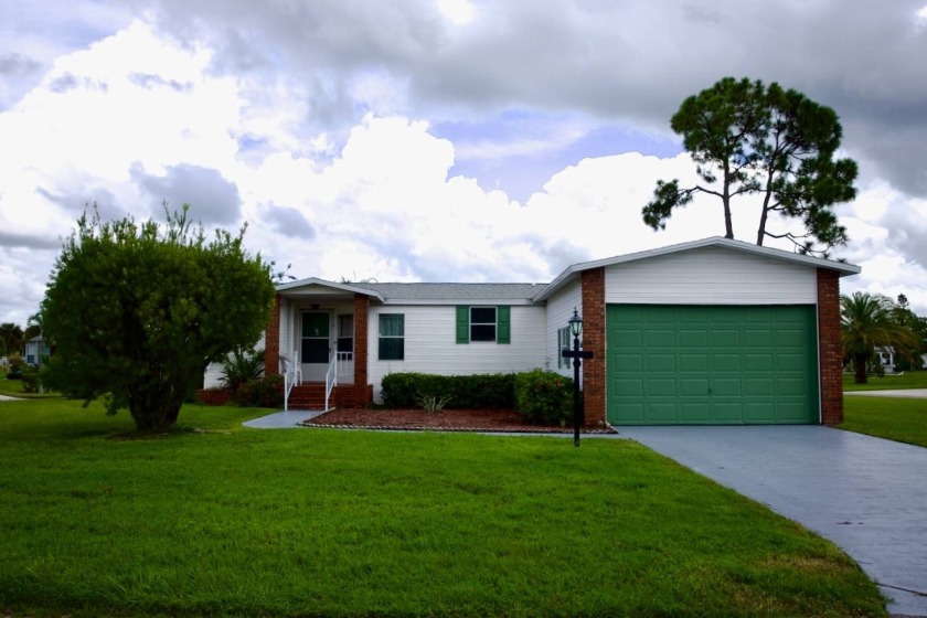 This lovely, 2-bedroom, 2-bathroom manufactured home is located - Beach Home for sale in North Fort Myers, Florida on Beachhouse.com