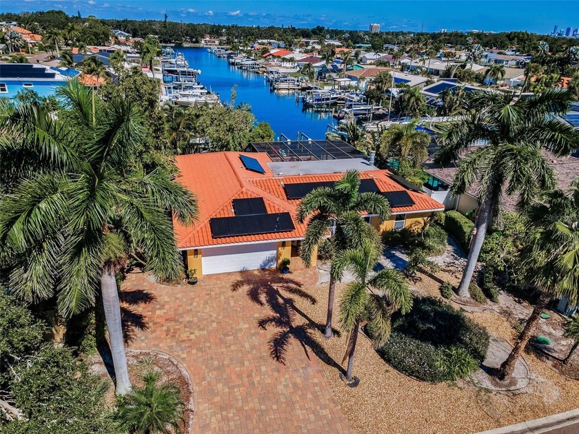 Broadwater. Extremely well maintained waterfront pool home. The - Beach Home for sale in St. Petersburg, Florida on Beachhouse.com