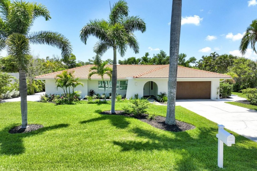 Easy-living split-plan ground-level near-beach East End home - Beach Home for sale in Sanibel, Florida on Beachhouse.com