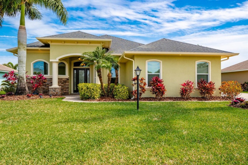 Cross Creek Lake Estate, Wow this home is a Classy Stunning 2015 - Beach Home for sale in Sebastian, Florida on Beachhouse.com