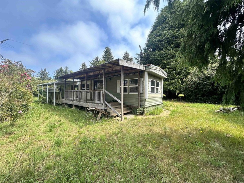 This mobile home sits on a spacious lot near the end of a - Beach Home for sale in Crescent City, California on Beachhouse.com