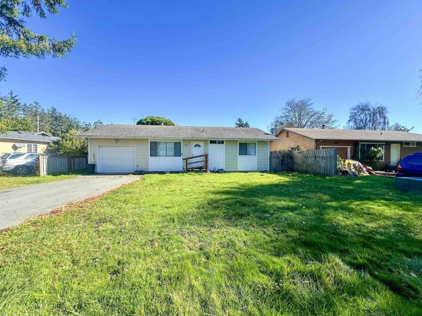 This charming 3-bedroom, 1-bathroom home offers 1,000 square - Beach Home for sale in Crescent City, California on Beachhouse.com