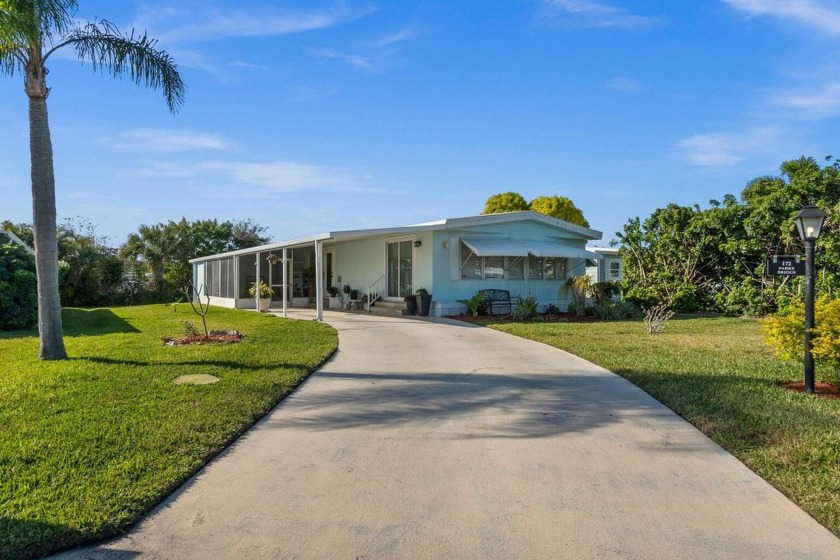 :Beautifully updated mobile home in this very quiet 55+ - Beach Home for sale in Jensen Beach, Florida on Beachhouse.com