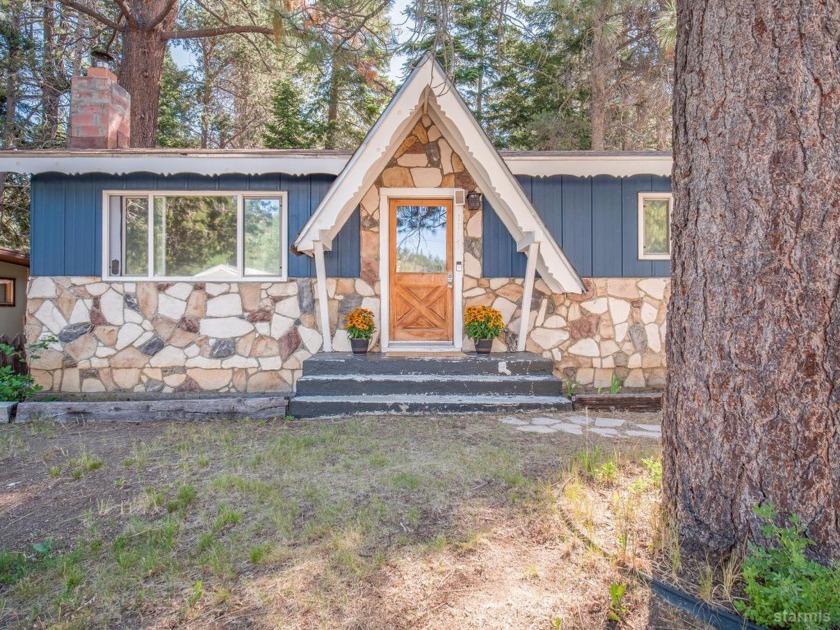 Welcome to your newly remodeled cozy mountain retreat! This - Beach Home for sale in South Lake Tahoe, California on Beachhouse.com