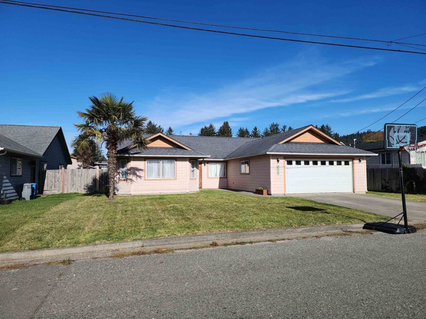 This charming 4-bedroom, 2-bathroom home offers the perfect - Beach Home for sale in Crescent City, California on Beachhouse.com