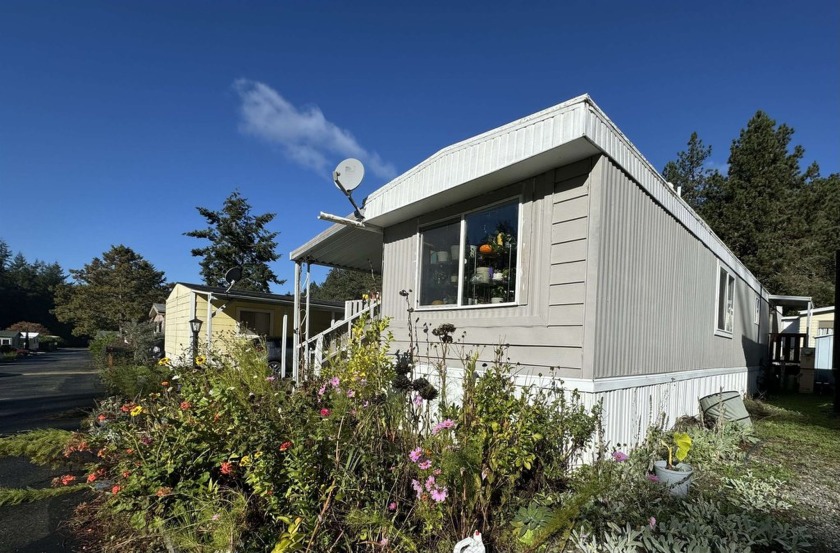 Charming Single-Wide Mobile Home Near Smith River in Hiouchi! - Beach Home for sale in Crescent City, California on Beachhouse.com