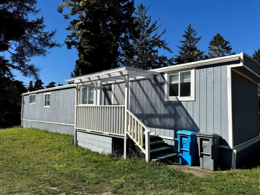 Remodeled mobile home in West Park Properties. Recent - Beach Home for sale in Crescent City, California on Beachhouse.com