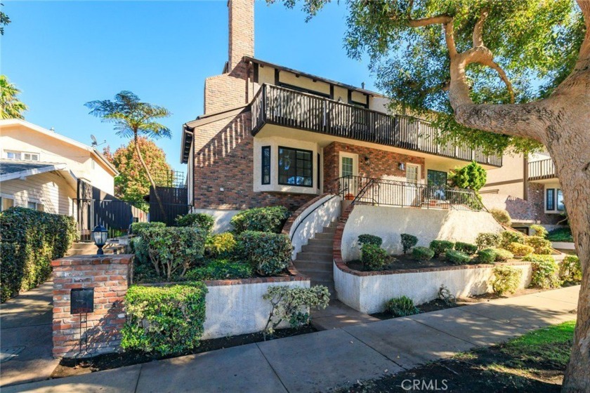 FULLY FURNISHED home for sale! Welcome to this bright and airy 3 - Beach Townhome/Townhouse for sale in Redondo Beach, California on Beachhouse.com