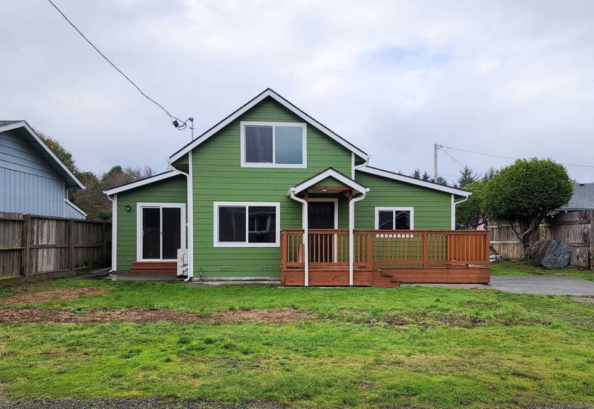 This 4-bedroom, 2-bathroom home has been completely transformed! - Beach Home for sale in Crescent City, California on Beachhouse.com