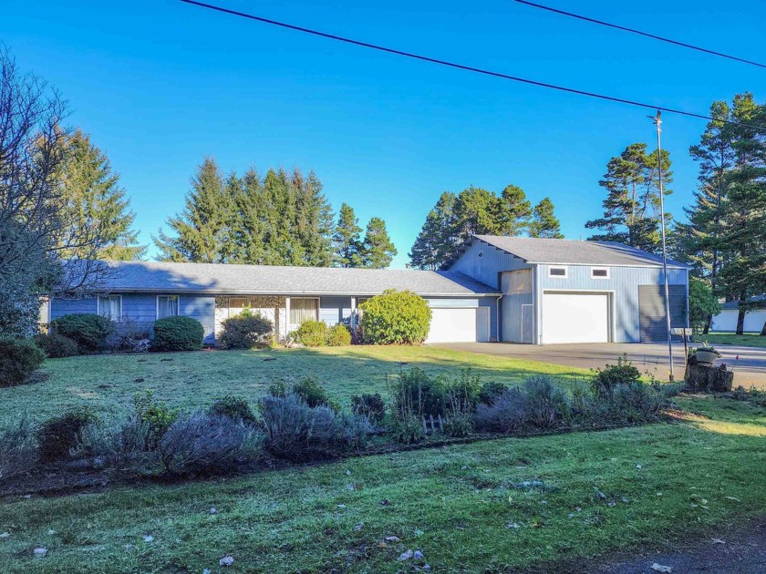 Gardner's delight!  This 4 bedroom 2 bath home plus office has - Beach Home for sale in Crescent City, California on Beachhouse.com