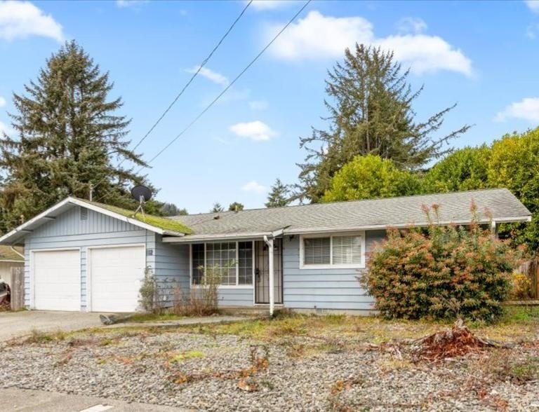 Located at 112 Redwood Drive, off of Hwy 101 in Klamath, Ca - Beach Home for sale in Klamath, California on Beachhouse.com