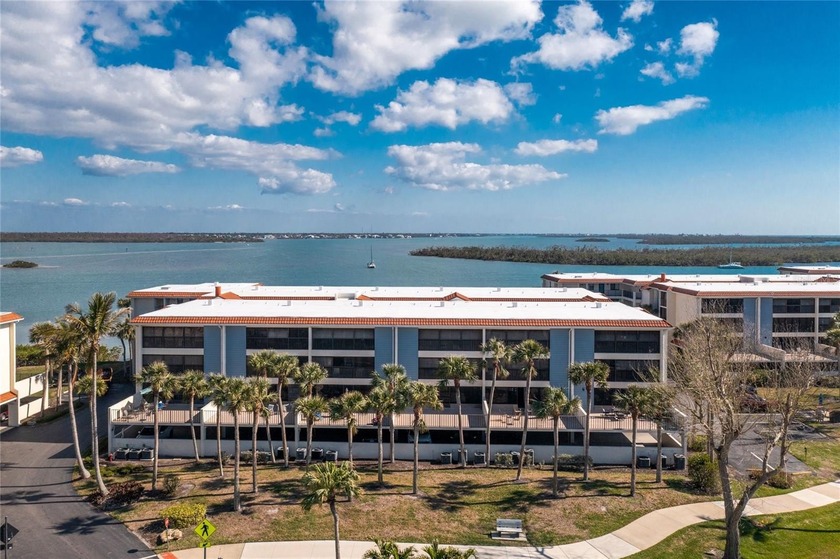 PANORAMIC *3 BEDROOM* 2 BATH WATERFRONT CORNER CONDO with - Beach Condo for sale in Englewood, Florida on Beachhouse.com