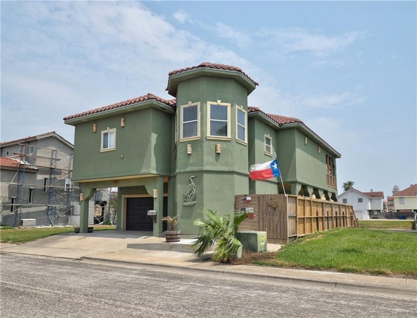 Stunning waterfront property in the Porto Bello subdivision - Beach Home for sale in Corpus Christi, Texas on Beachhouse.com