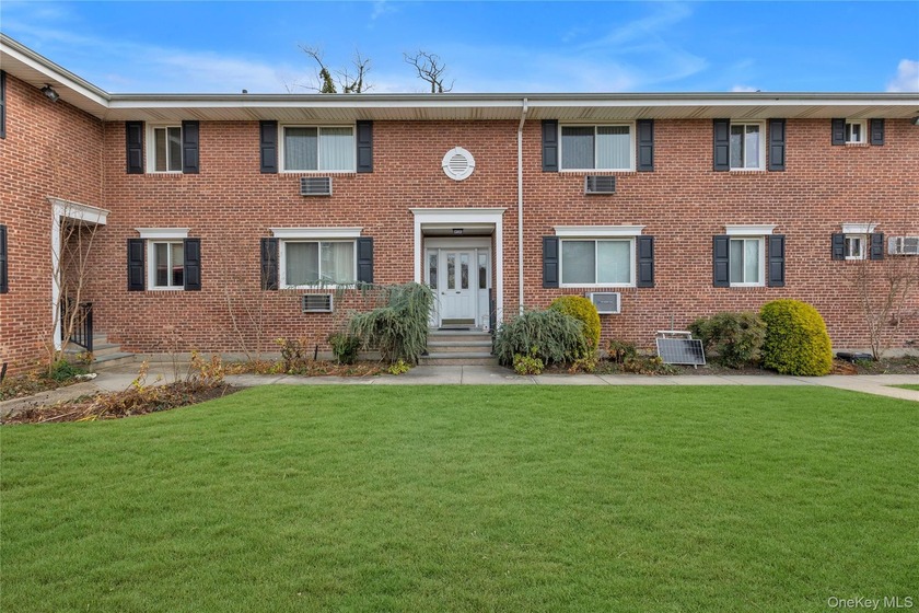 Beautifully Updated Corner Unit CoOp in Amityville Village. One - Beach Home for sale in Amityville, New York on Beachhouse.com