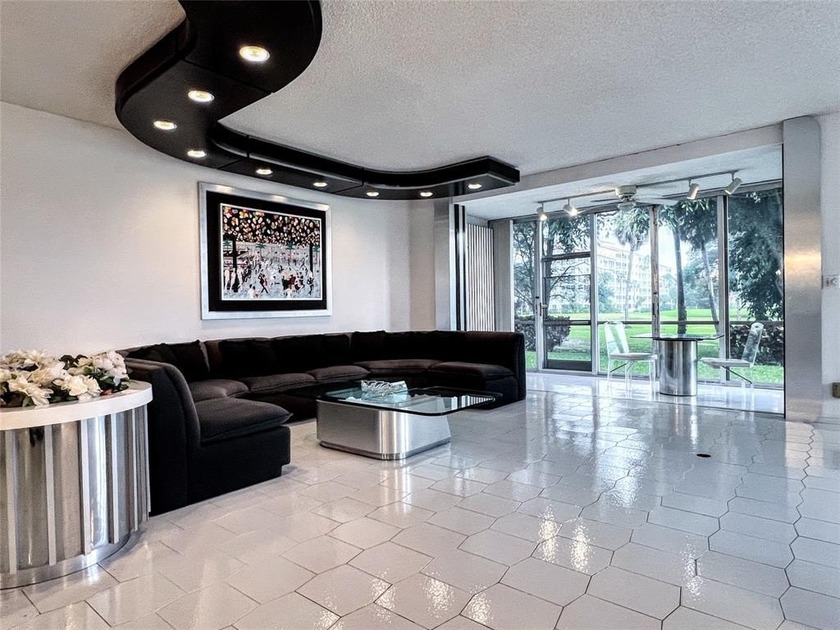 Welcome to this spacious and well-maintained 3-bedroom, 2.5-bath - Beach Condo for sale in Pompano Beach, Florida on Beachhouse.com