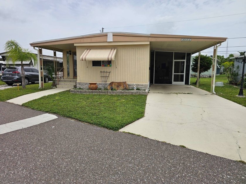 Welcome to your peaceful retreat in this beautiful 2-bedroom - Beach Home for sale in St. Petersburg, Florida on Beachhouse.com