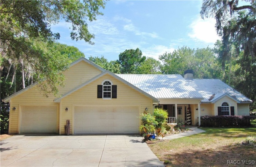 Live the ultimate Florida lifestyle in this beautiful - Beach Home for sale in Inglis, Florida on Beachhouse.com