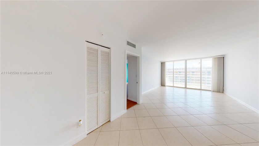Amazing 2/2 apartment with partiality ocean views overlooking - Beach Condo for sale in Miami Beach, Florida on Beachhouse.com