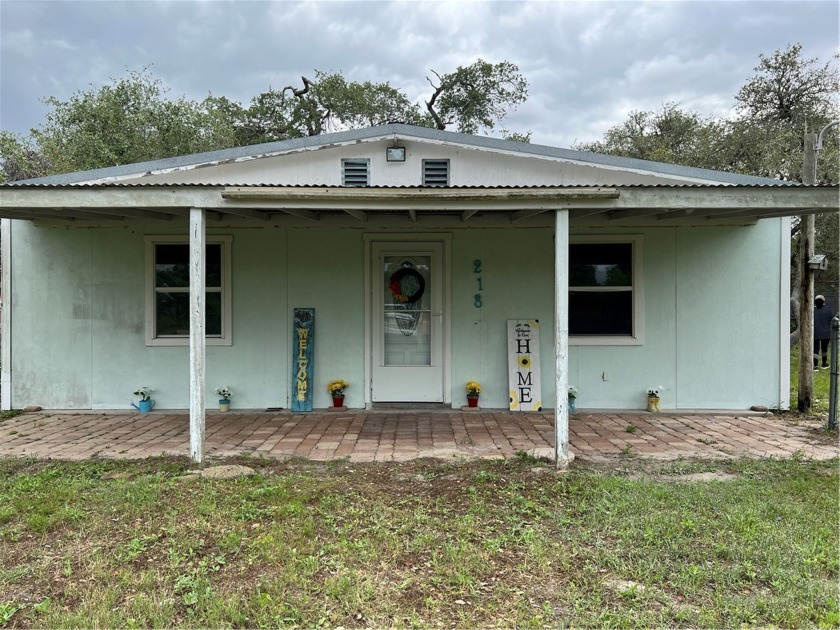 We just made a PRICE ADJUSTMENT on this charming one bedroom - Beach Home for sale in Rockport, Texas on Beachhouse.com