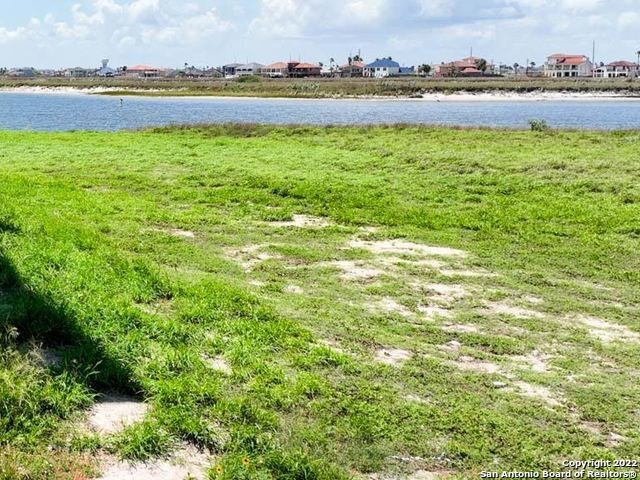 FINGER-TIP WATERFRONT LOT, APPROX 0.30AC,  ON HUGE CANAL - Beach Lot for sale in Corpus Christi, Texas on Beachhouse.com