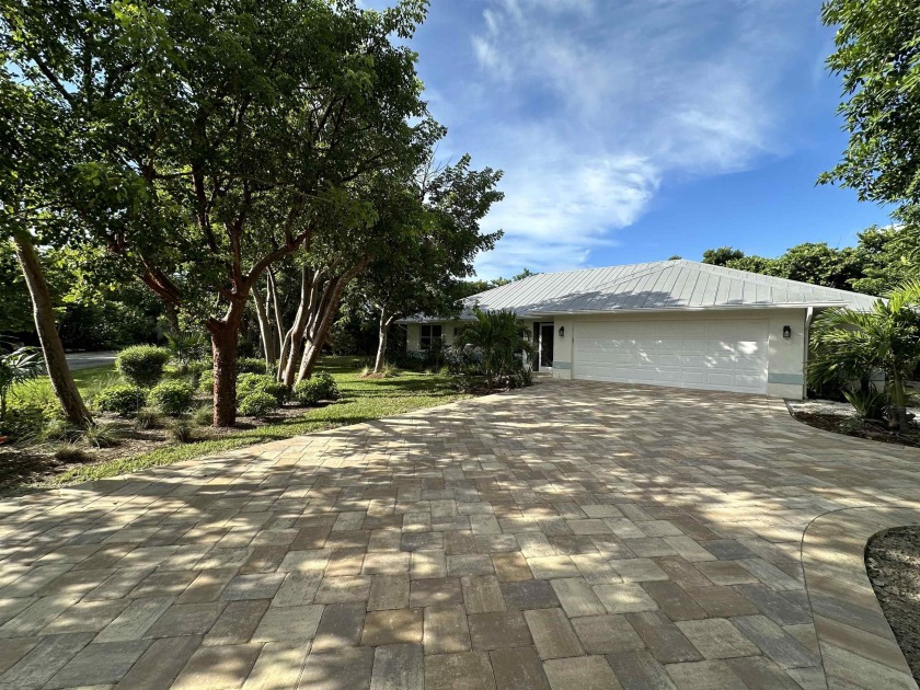 GROUND LEVEL CONSTRUCTION BUILT IN 1998.  BUILT ON HIGH RIDGE IN - Beach Home for sale in Sanibel, Florida on Beachhouse.com