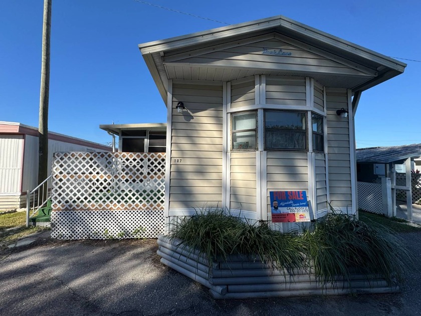 55+/LOT.RENT$760/432SQFT/1BED1BATH/DECK&ENCLOSED.PATIO  This - Beach Home for sale in Ruskin, Florida on Beachhouse.com