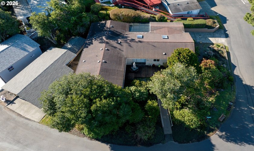 Spacious 2,280 SF home offering exceptional comfort and - Beach Home for sale in Florence, Oregon on Beachhouse.com