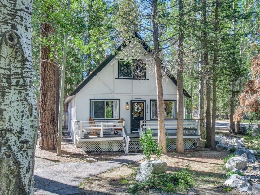 Great opportunity to own this beautiful cabin in South Lake - Beach Home for sale in South Lake Tahoe, California on Beachhouse.com