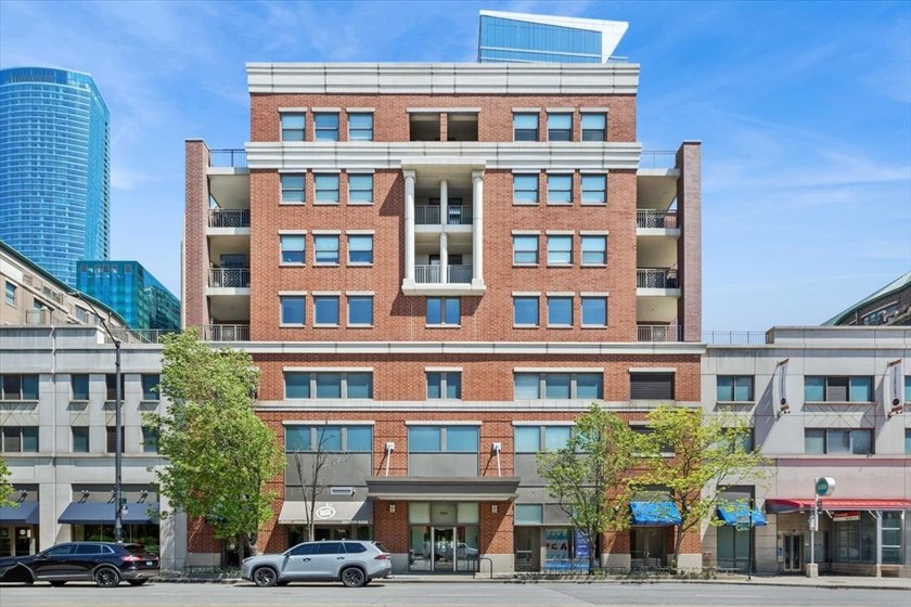 Rarely available end unit at State Place with private balcony - Beach Condo for sale in Chicago, Illinois on Beachhouse.com