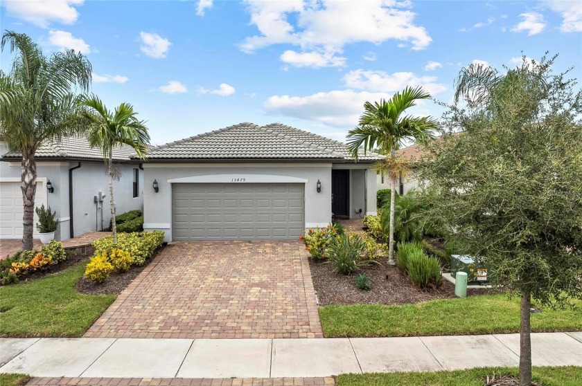 Under contract-accepting backup offers. Stunning CRESTVIEW Model - Beach Home for sale in Venice, Florida on Beachhouse.com