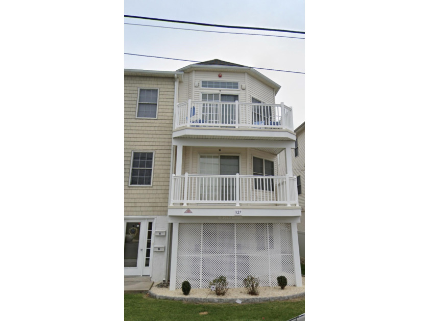 Come check out this delightful three-bedroom, two-bath top floor - Beach Condo for sale in Wildwood, New Jersey on Beachhouse.com