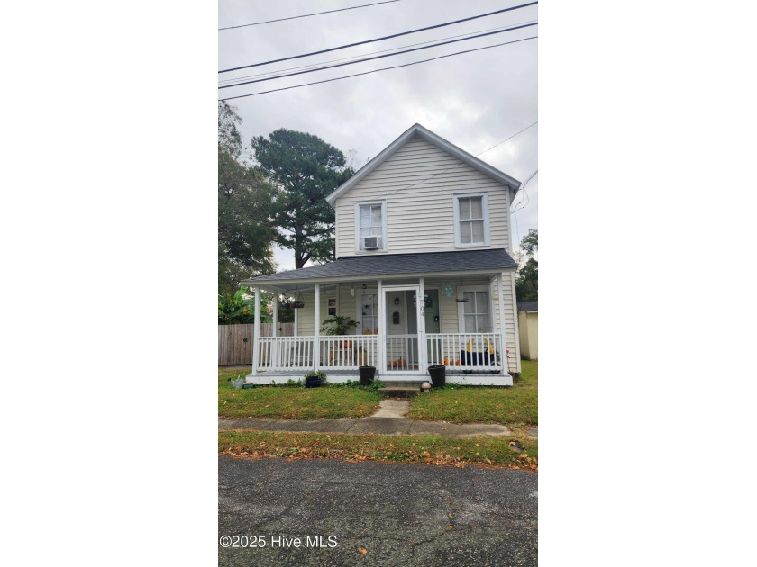 Charming Updated Home with Convenient Location! Step inside this - Beach Home for sale in Elizabeth City, North Carolina on Beachhouse.com